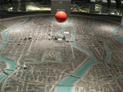Quelle: Wikipedia, https://de.m.wikipedia.org/wiki/Hiroshima#/media/Datei%3ABlast-Location-Hiroshima.jpg